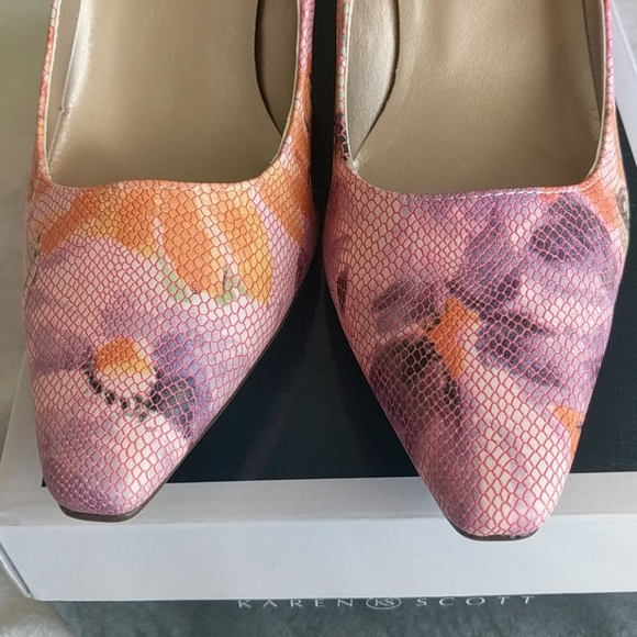 Karen Scott Womens Clancy Pointed Toe Classic Pump - Picture 8 of 15